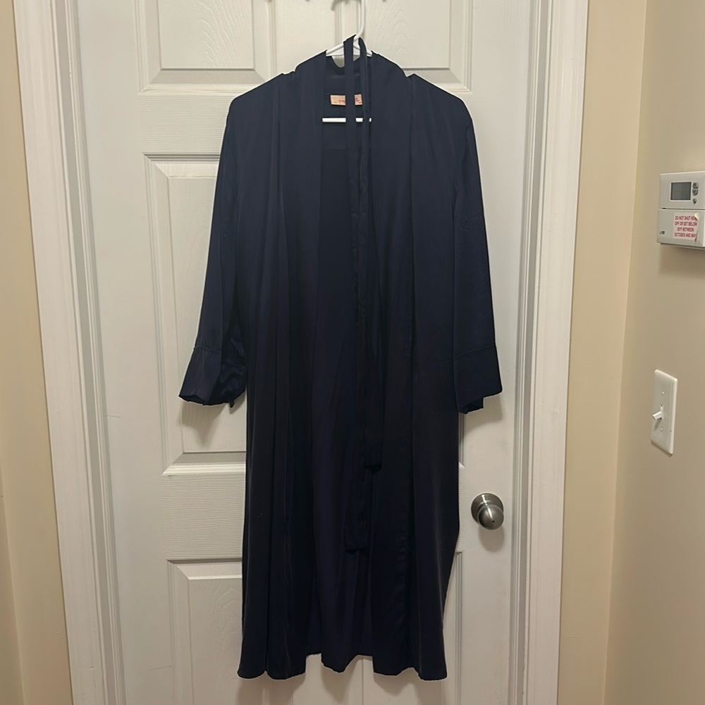 Navy blue silk robe from Nordstroms. In perfect condition and has the tie.